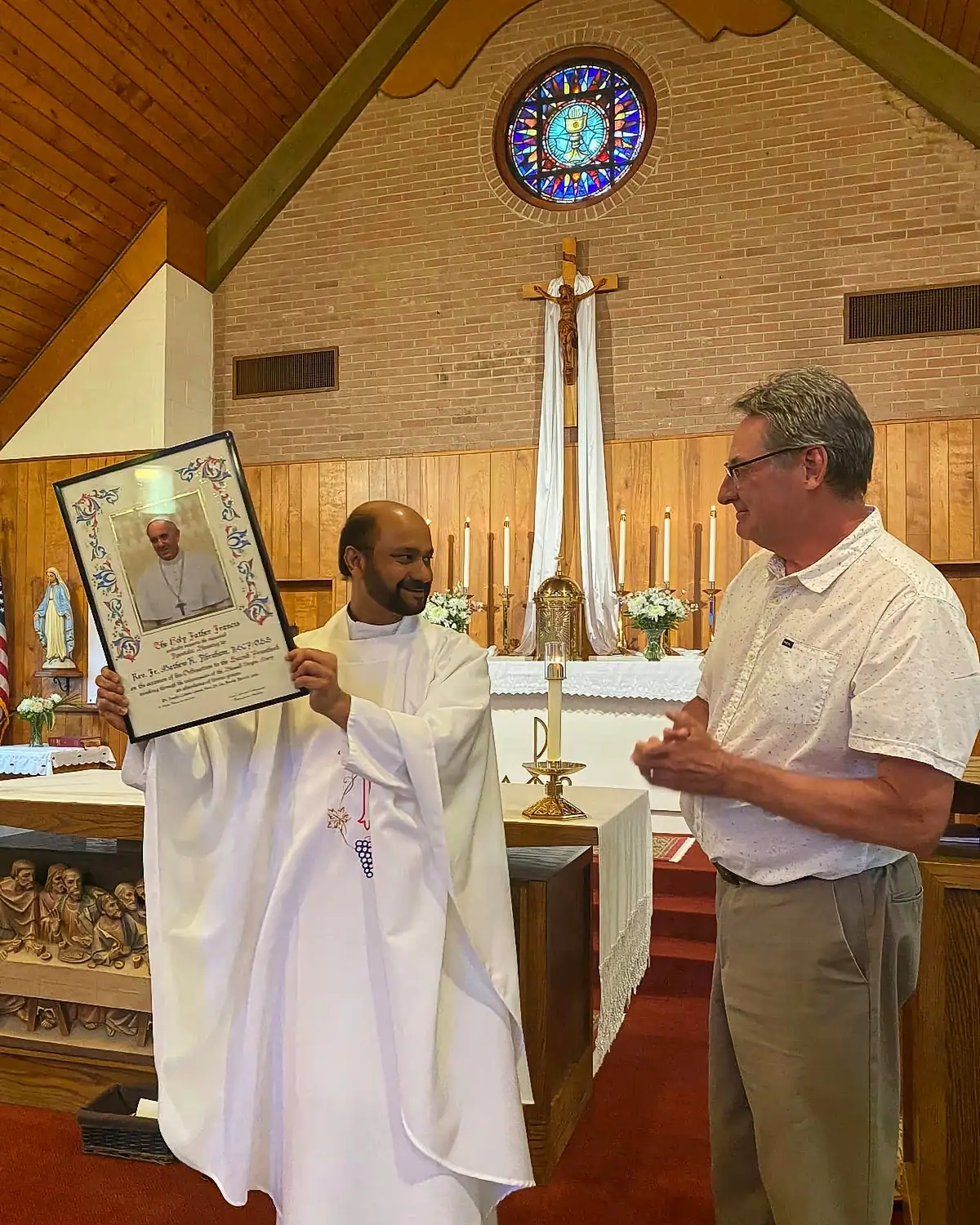 Fr. Mathew presented with the Papal Blessing Plaque